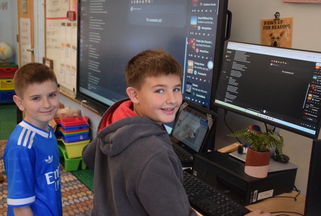 kids looking at computer